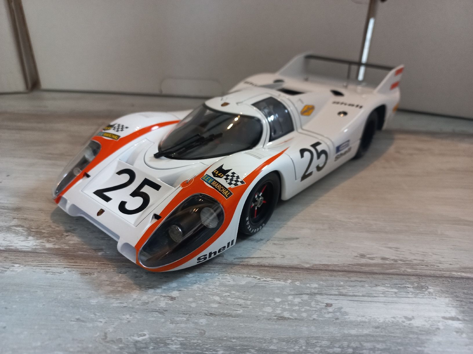 Autoart Modellautos: Porsche 917 long Tail 1/18 Autoart  – Gebraucht aus Attalens von remy_s00 4
