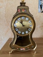 Schöne Wanduhr, Handbemalt, Swiss Made!