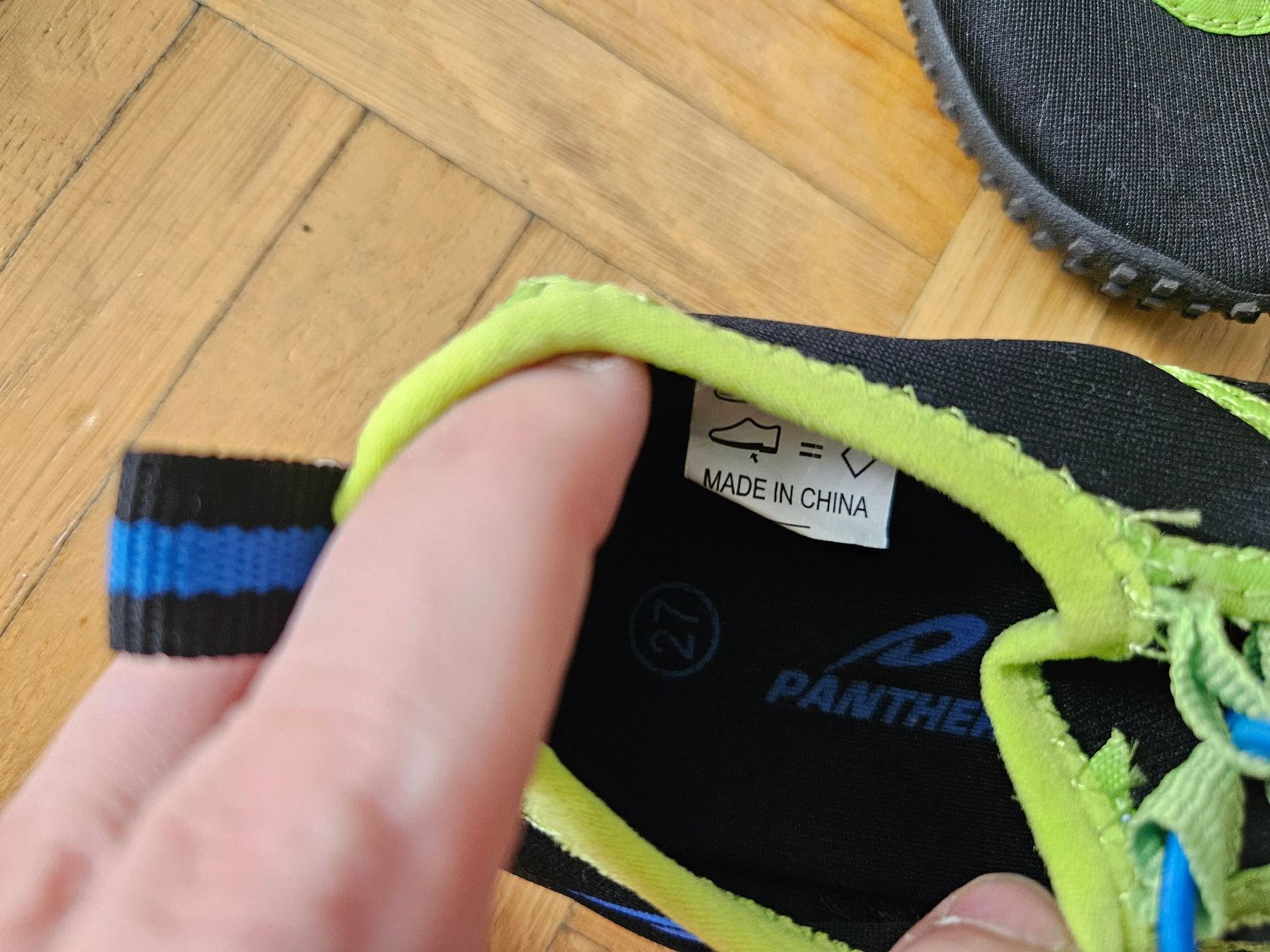Scarpe per ragazzi: Badeschuhe Gr. 27 Panther – Nuovo (secondo la descrizione) da Unterengstringen venduto da saraman 1