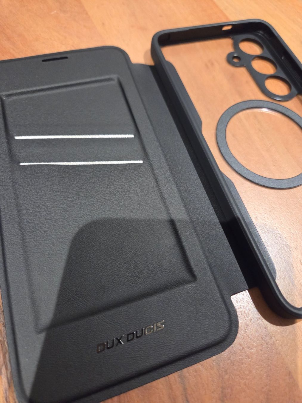 Cover & Protezioni schermo: Coque avec rabat Samsung S25+ – Nuovo (secondo la descrizione) da Cortaillod venduto da ioi_7rq6 3
