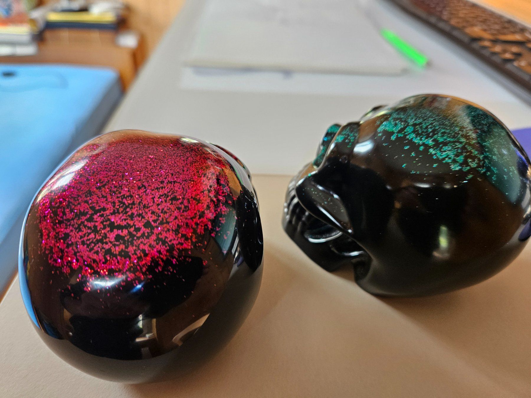 Tutte le decorazioni: Handmade Resin Skulls - Unikate – Usato da Rüti ZH venduto da Moli8 1