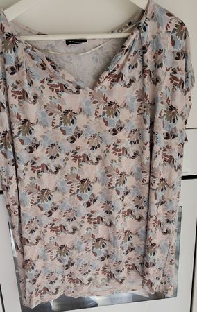 Sommerliches Shirt mit Blätterprint von TAIFUN, Gr.ca.L