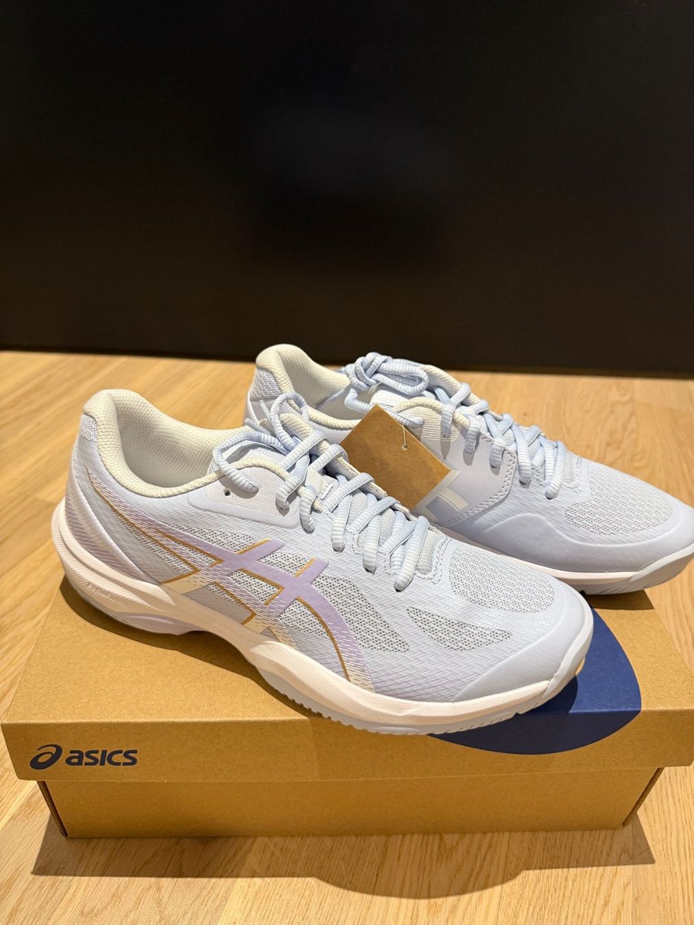 Scarpe da uomo: Asics Hallenschuh ungetragen – Nuovo e nell'imballaggio originale da Ostermundigen venduto da sandrabriggen