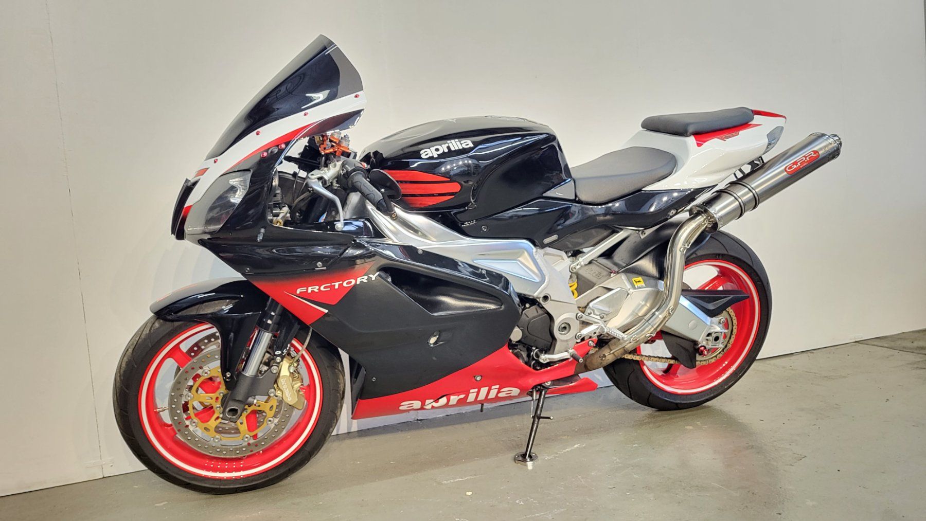 Aprilia Strada: Aprilia RSV 1000 R – Usato da Tägerschen venduto da Moto-Welt 3