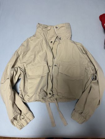 Kurze Jacke beige