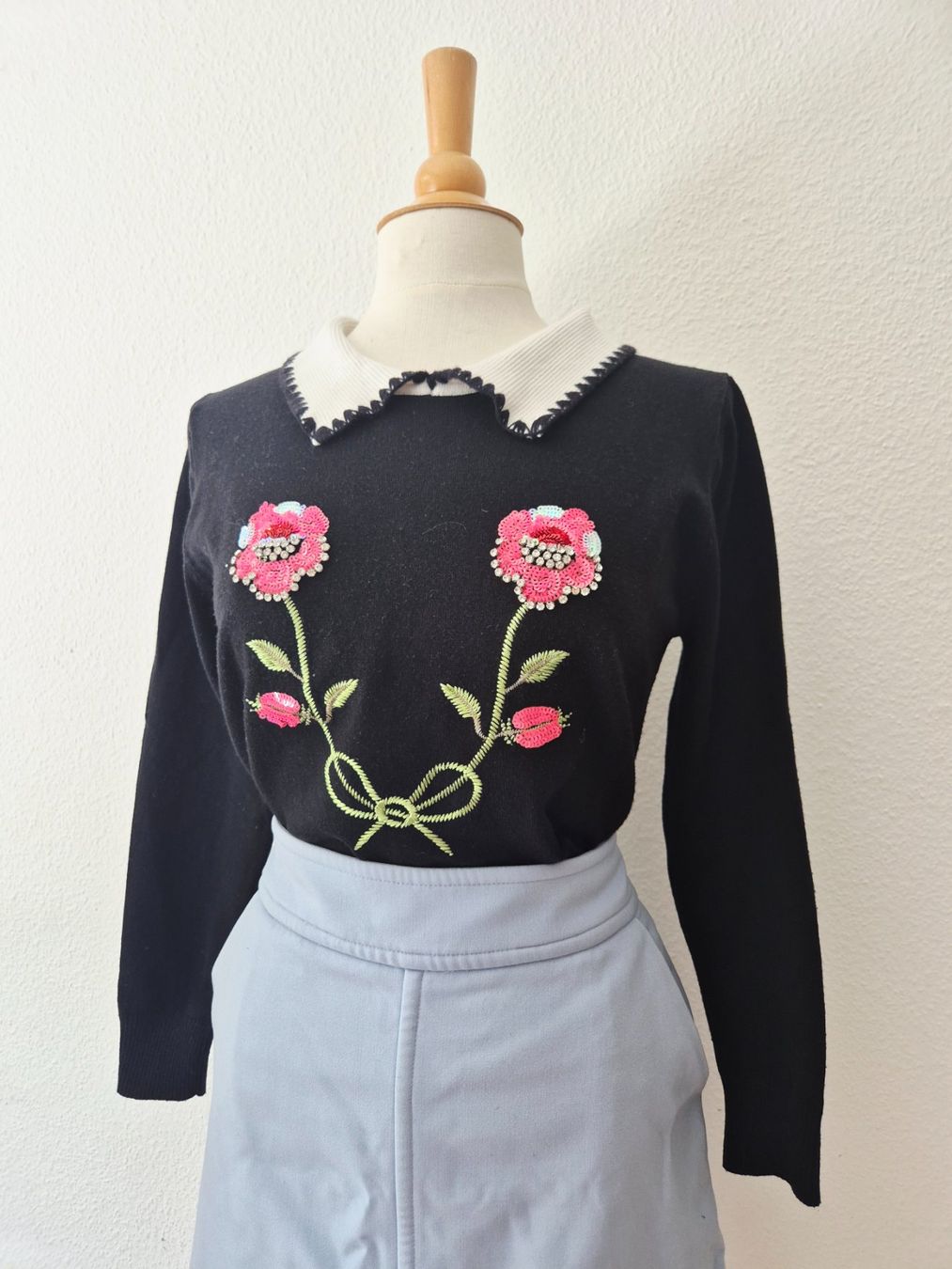 Pullover & Sweatshirts: PULLOVER PULLI S 36 STRASSSTEINE STICKEREI PAILETTEN TOP – Gebraucht aus Elsau von the-colorful-side 1