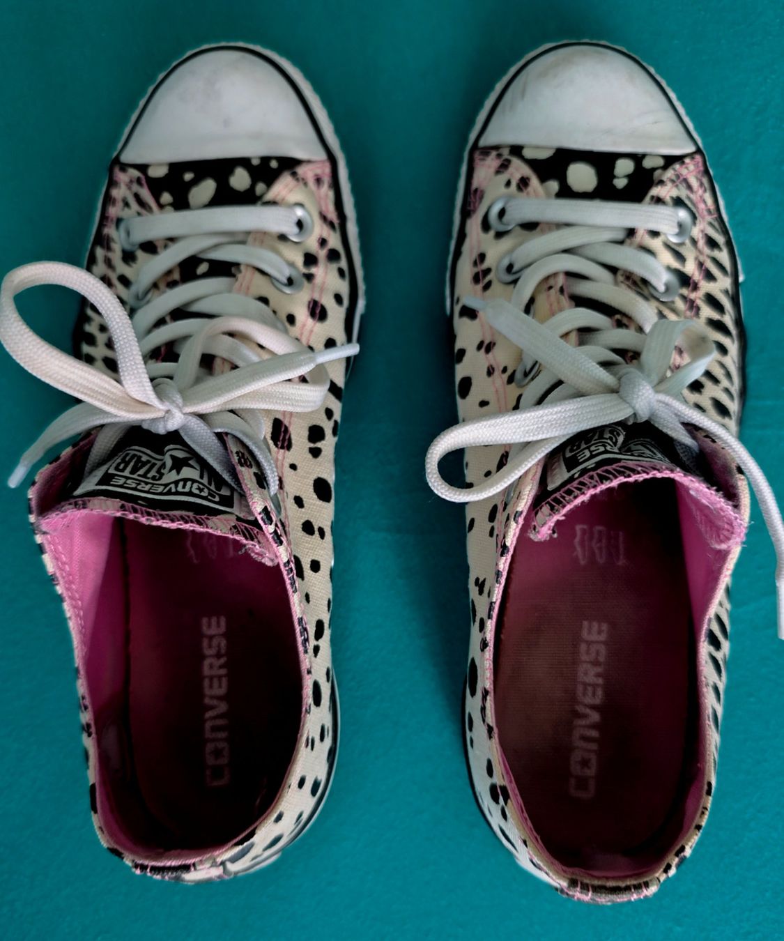 Converse Damenschuhe: Schöne Converse Turnschuhe gemustert Grösse 41.5 – Gebraucht aus kloten von Docsgirl 1