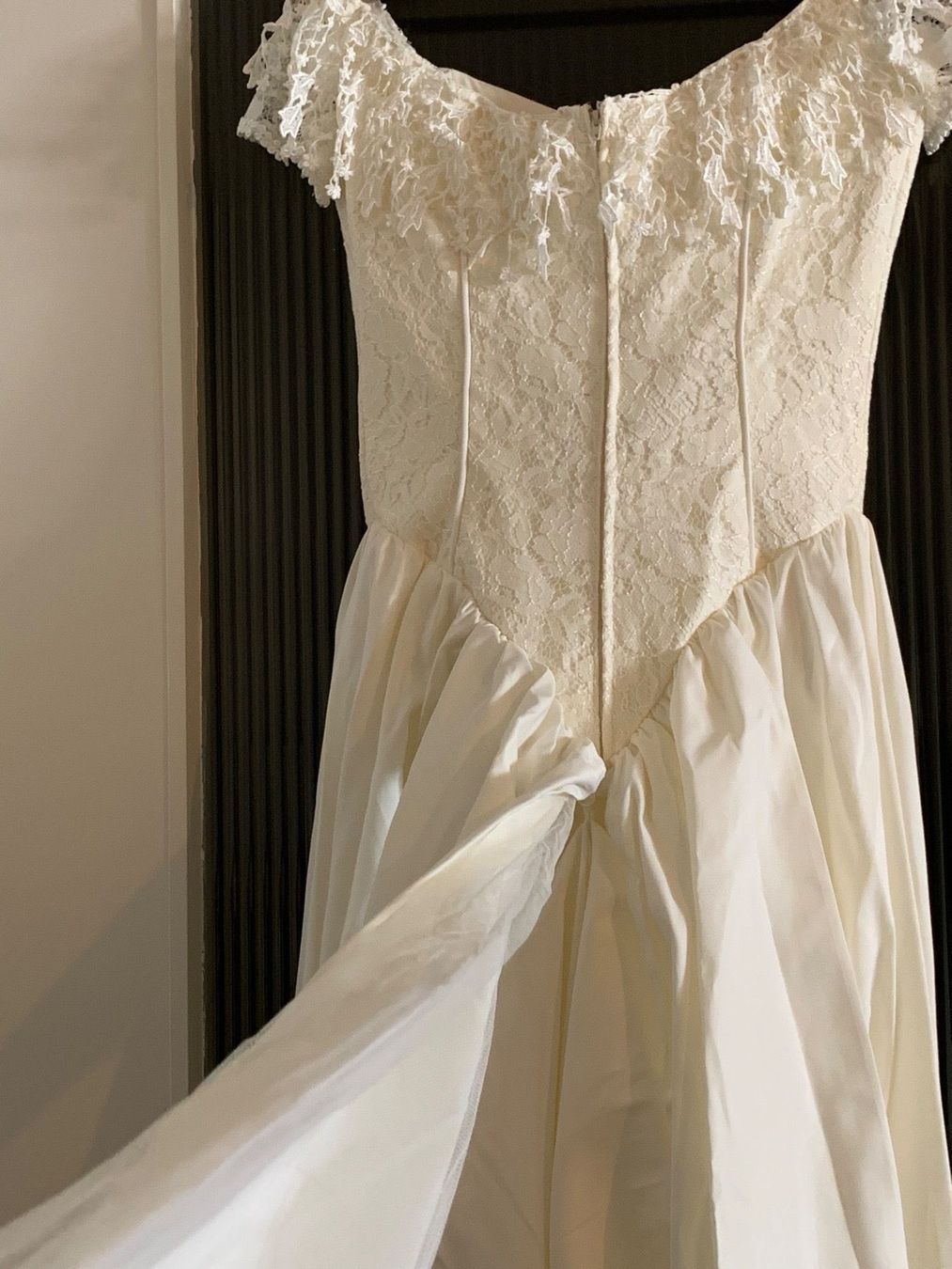 Vestiti: Robe de mariée dentelle taille 38 – Usato da Perroy venduto da barballalla 4