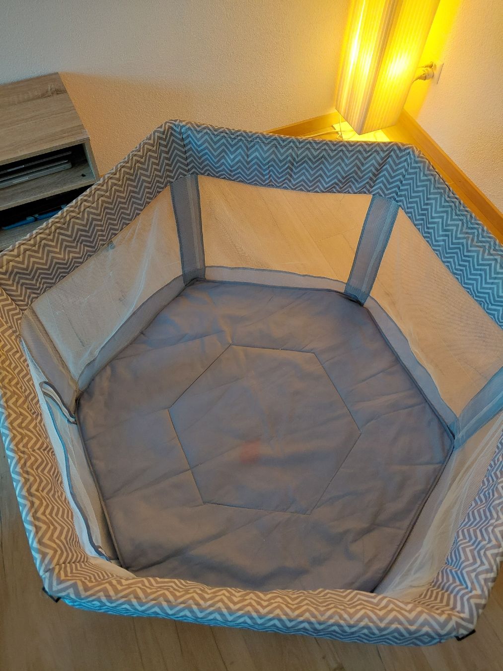 Lauf- & Sicherungsgitter: Parc bébé pliable gris motif chevron – Gebraucht aus Travers von adr_qyj5 1