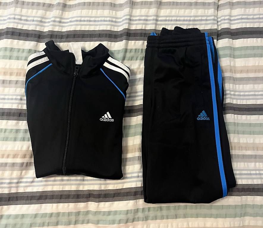 Lots de vêtements: Ensemble Adidas – D'occasion à Chavannes-Renens par luc_52p8 1