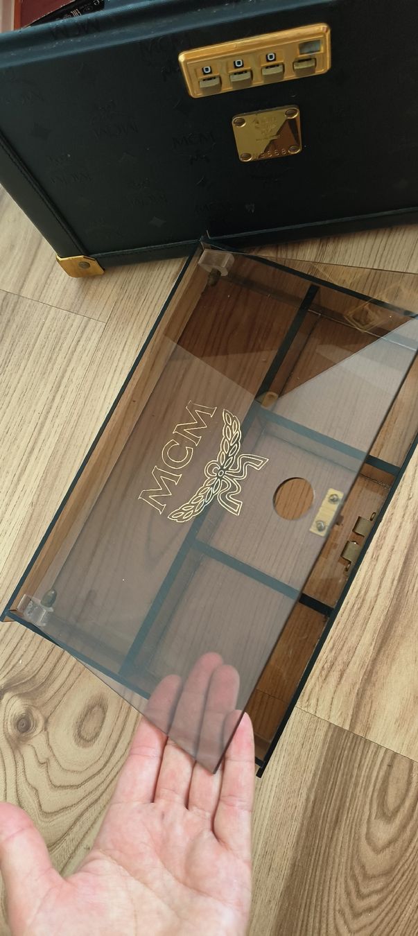 Mcm Valigie: MCM Kosmetik Koffer – Usato da Beringen venduto da Holly.80 4