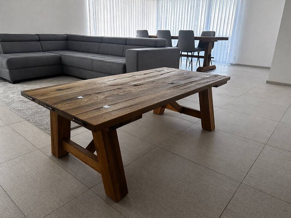 Tische: Massiver Eichenholz-Tisch, robust & stabil, 130x70cm – Gebraucht aus Veltheim AG von urani07 1