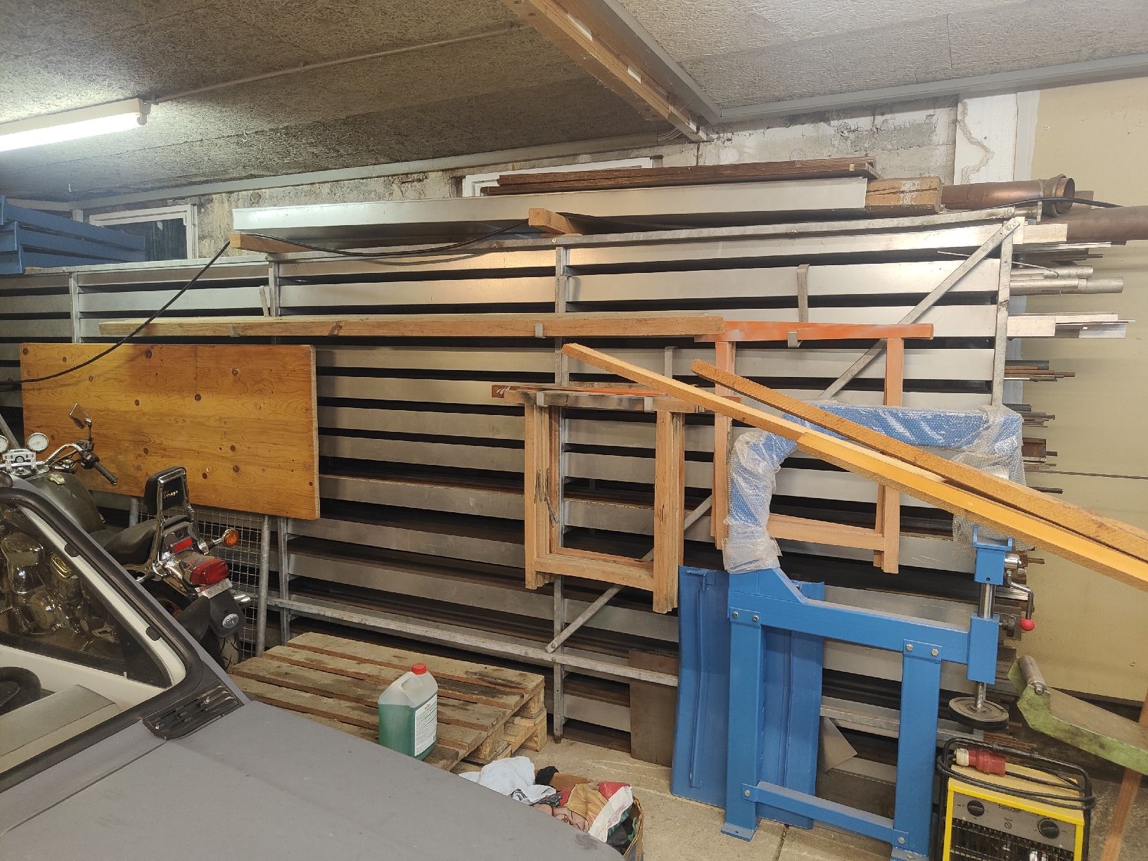 Scaffali: Eisen/Metall ink Materialgestell – Usato da Elgg venduto da Meiasterix 1