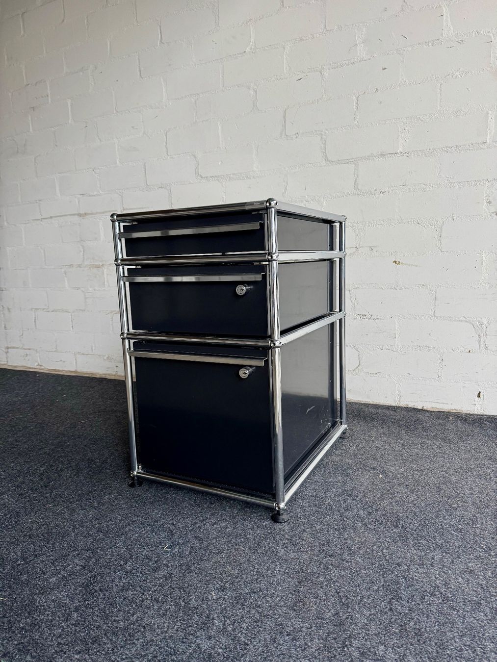USM Korpus: USM Haller Korpus – Gebraucht aus Liestal von Design_Wardrobe 1