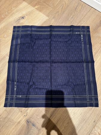 Neu Original MCM Tuch 47x47cm