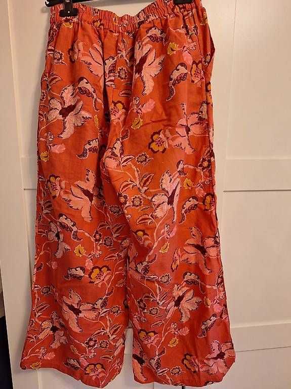 Pantaloni: INDISKA Leinenhose / Culotte Gr. S  Orange mit Blumenmuster – Usato da Zürich venduto da GingerJam 2