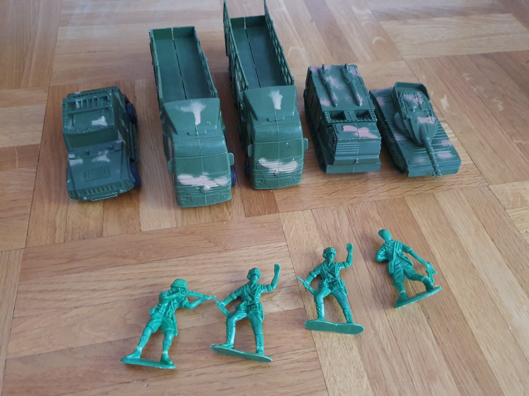 Modellbausätze & Standmodelle: Lot de véhicules militaires – Gebraucht aus Prilly von RoDyRe