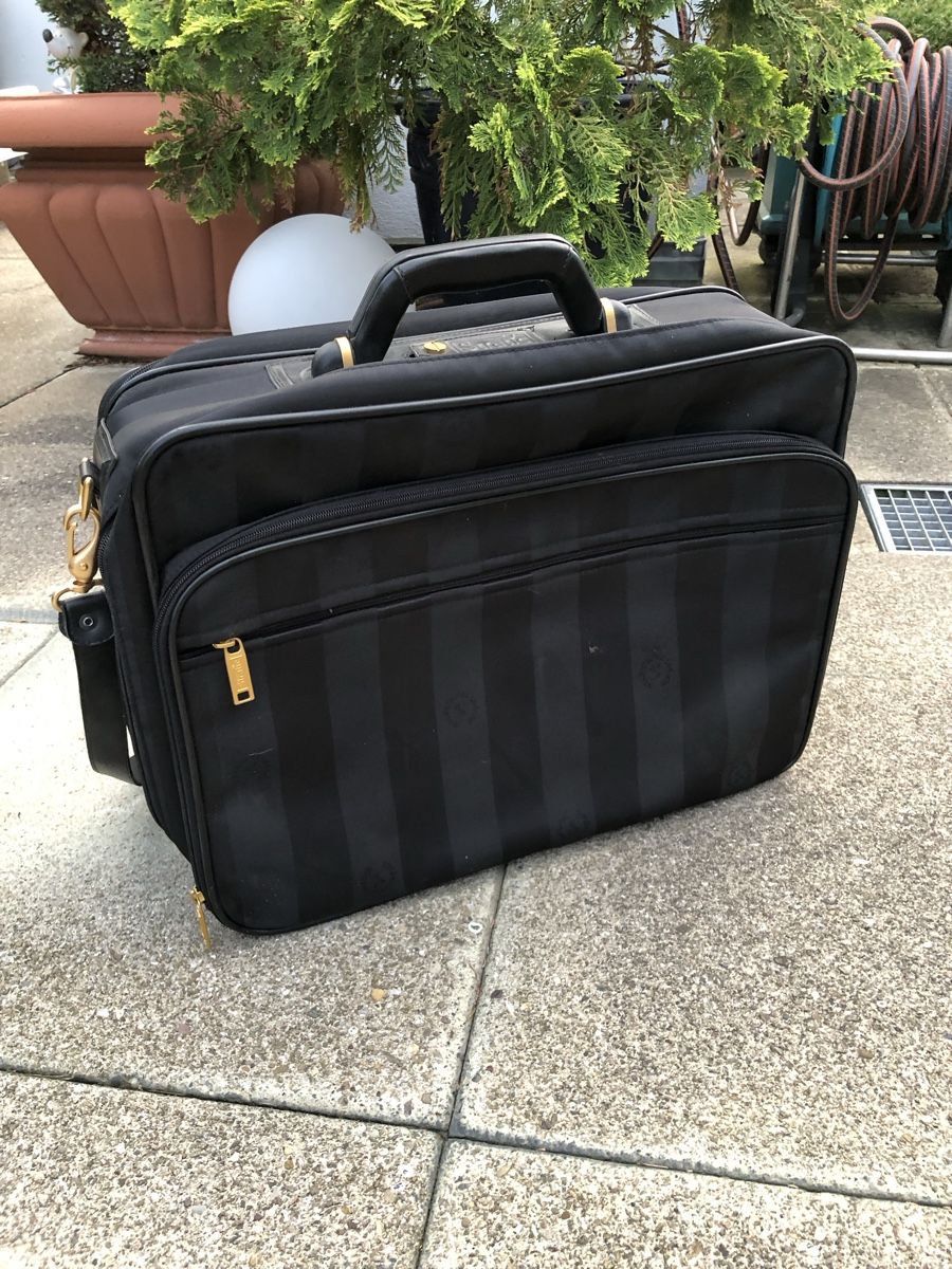 Taschen: Bussines- Reisetasche Stratic – Gebraucht aus Oberengstringen von JennyLu01