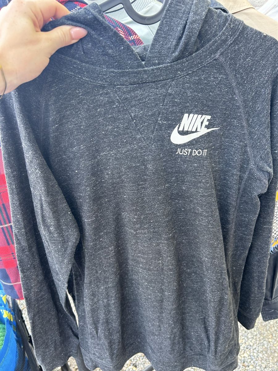Nike Pulls & Sweat-shirts: Pullover Nike mit Kaputze – D'occasion à Bern par Steluna