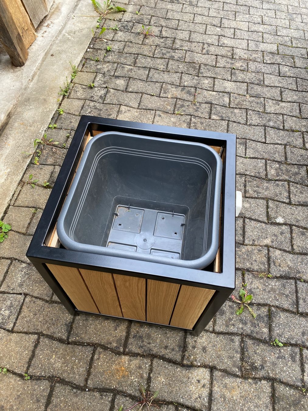 Vasi per fiori: Pflanzenkübel mit Eichenholz 46x46x50 – Usato da Wängi venduto da Retro_W 3