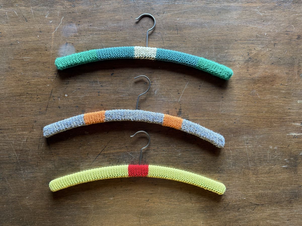 Appendiabiti: Gestrickte Vintage Kleiderbügel - Set à 3 Stk – Usato da Affoltern am Albis venduto da cherries