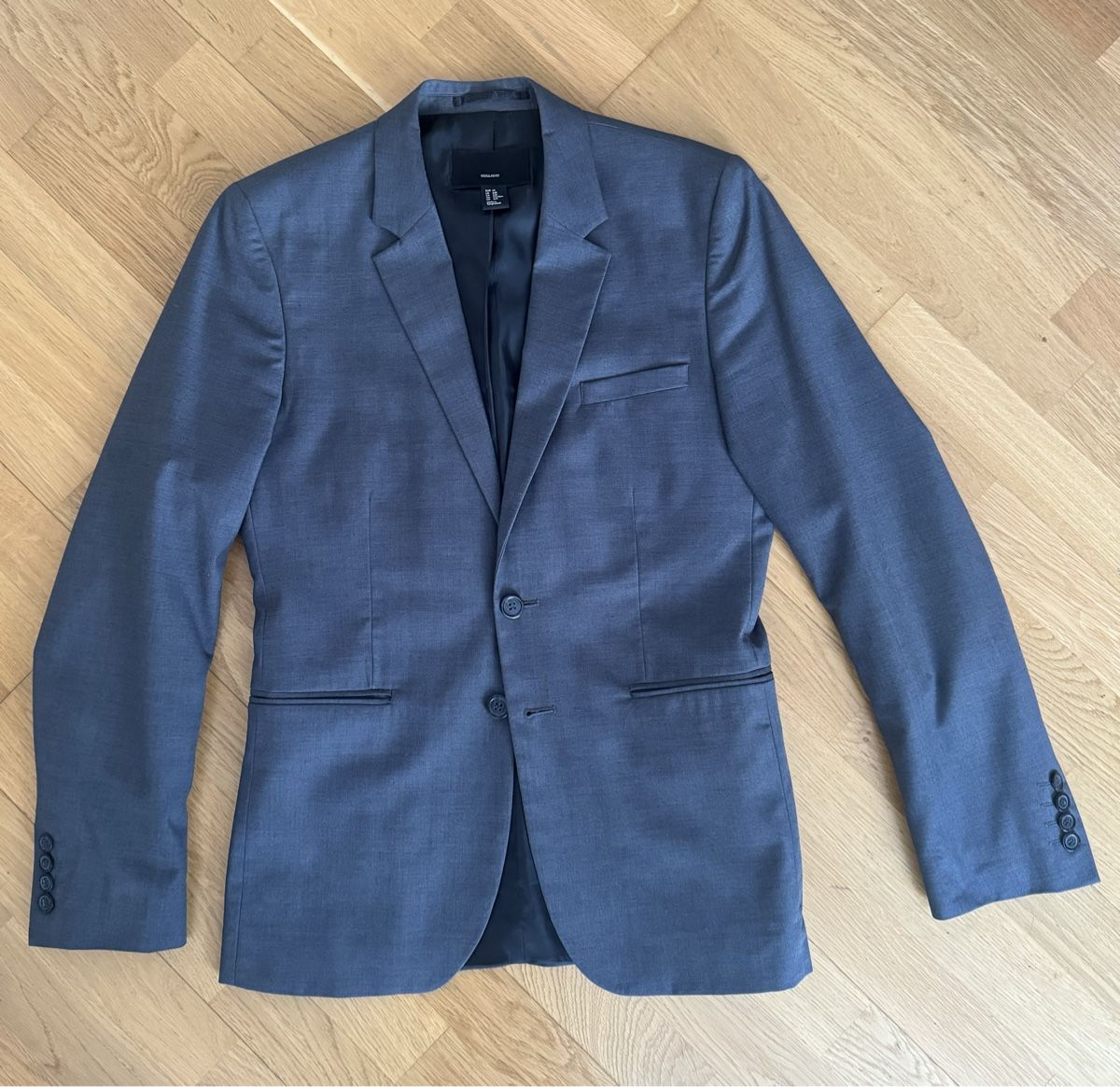 H&M Completi: Herrenanzug grau H&M – Usato da Basel venduto da superbusi 1