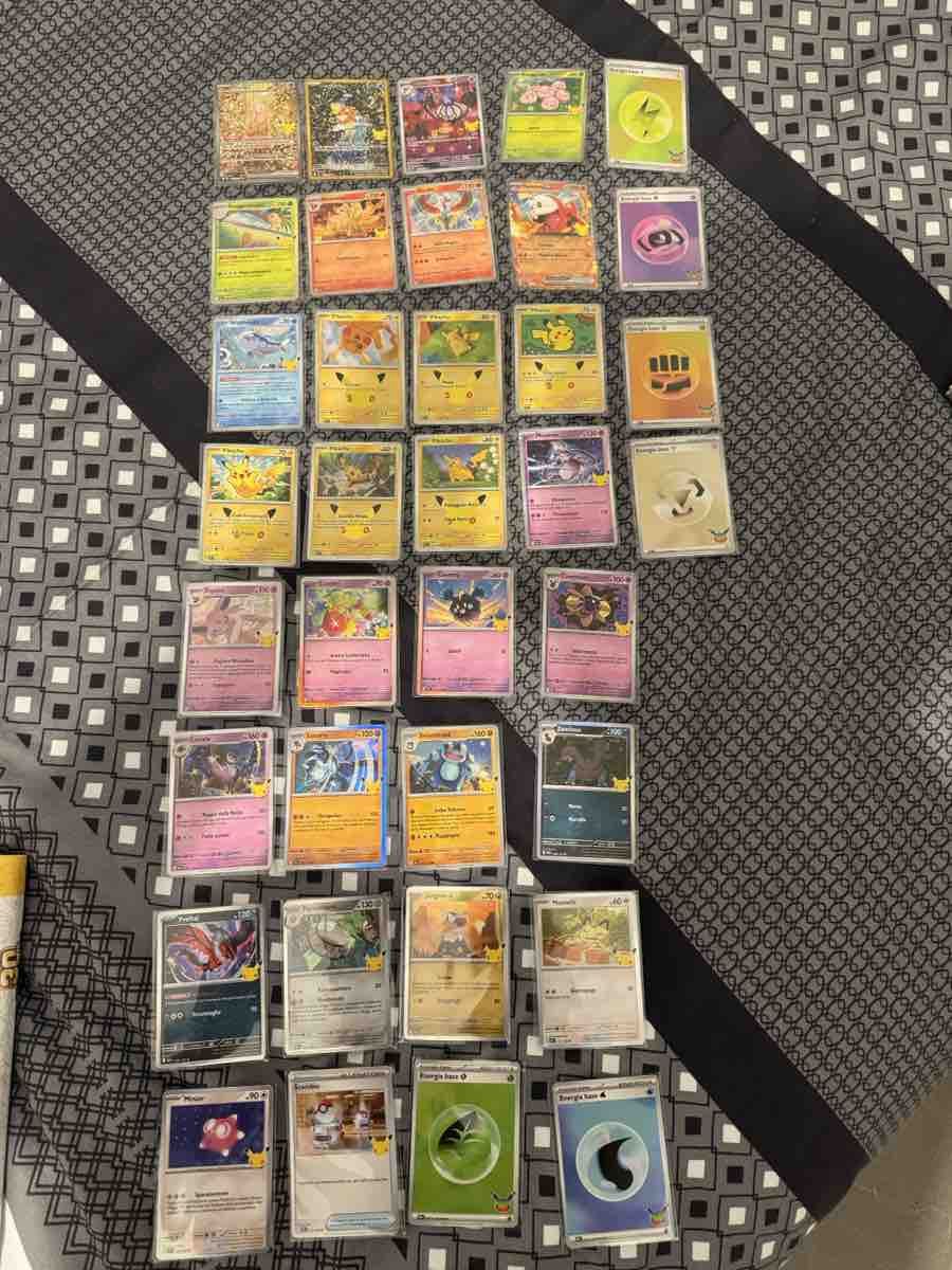 Pokémon Carte collezionabili: Pokémon 30th celebration – Nuovo (secondo la descrizione) da Villa Luganese venduto da ant_r6vg