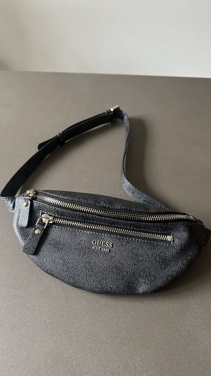 Guess Borse da donna: GUESS Bauchtasche grau/schwarz Monogramm – Nuovo (secondo la descrizione) da Waldstatt venduto da Car_na