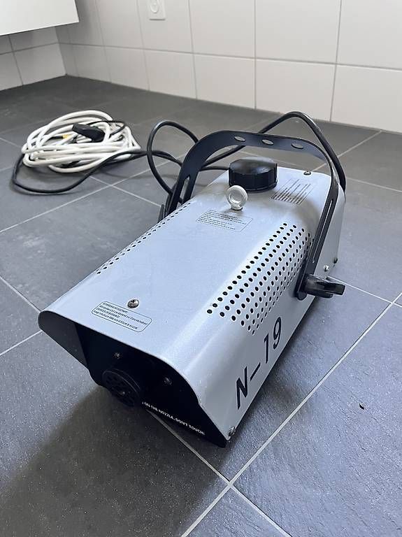 Alle Maschinen: Nebelmaschine Eurolite N-19 – Gebraucht aus Zollikofen von mj123