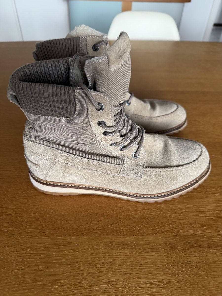 Lacoste Scarpe da donna: Lacoste Winterboots Wildleder Beige Gr.39.5 – Usato da Zürich venduto da moramses