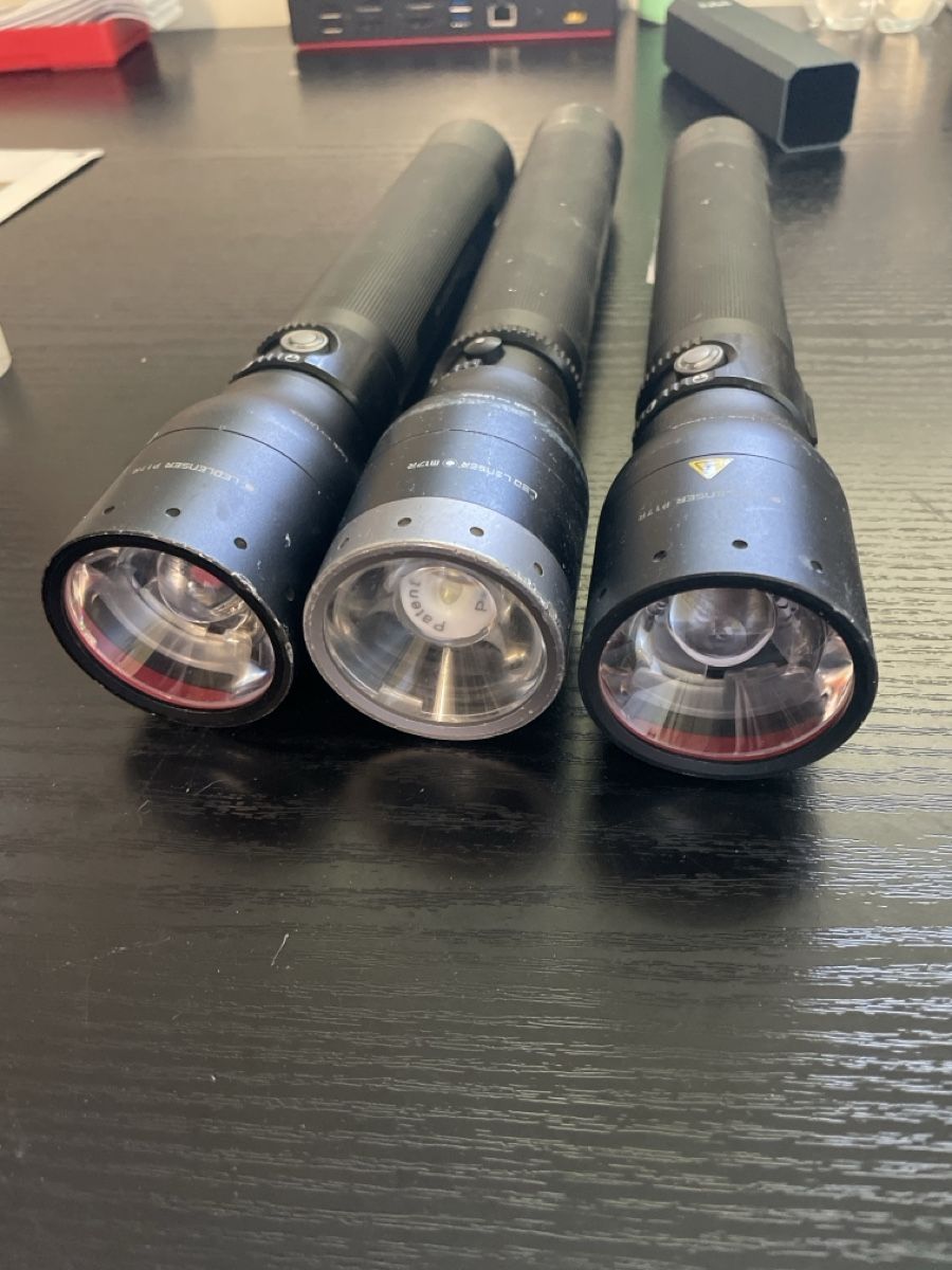 Ledlenser Lampade: LED Lenser Ungetestet  – Difettoso da Abtwil sg venduto da Kueng.MultiOutlet 1