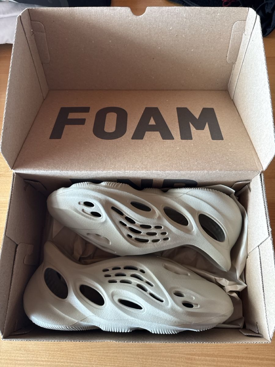 Adidas Scarpe da uomo: Adidas Yeezy Foam Runner Beige Grösse 44.5 – Usato da Bachenbülach venduto da Thaddeus69.