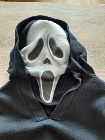 Kapuzenjacke mit Totenkopf am Hinterkopf Gr. L