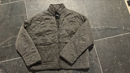 Steppjacke Zara grau mit Reissverschluss Grösse S (oversized