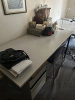 Bürotisch weiss Metall L-Form mit Schubladen gut erhalten