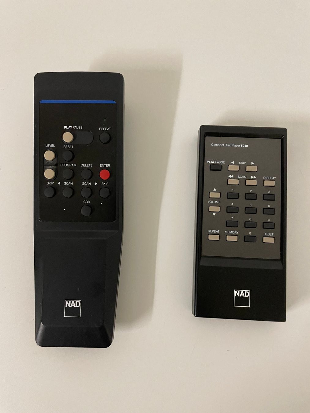 Nad Fernbedienungen: deux télécommande nad – Gebraucht aus La Croix (Lutry) von netrajet