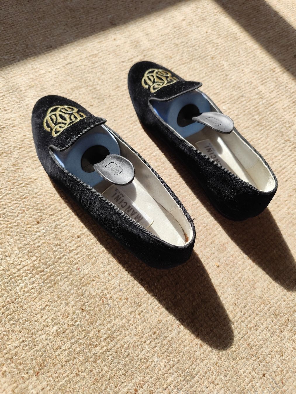 Damenschuhe: Slippers en velour brodé – Neu (gemäss Beschreibung) aus Montreux von prl_z2lr 1