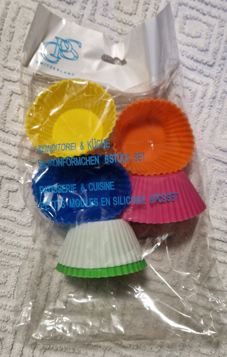 Teglie da forno: moules silicone x6 – Nuovo (secondo la descrizione) da Epalinges venduto da Ozili