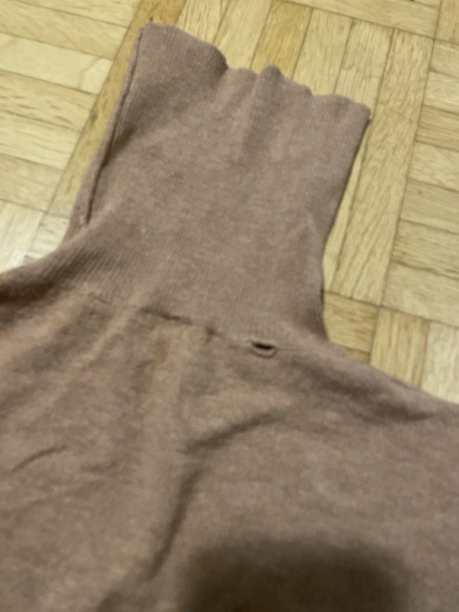 Maglioni & Felpe: Rollkragenpullover beige gebraucht mit kleinem Loch – Difettoso da Biel/Bienne venduto da Bolagol9 2