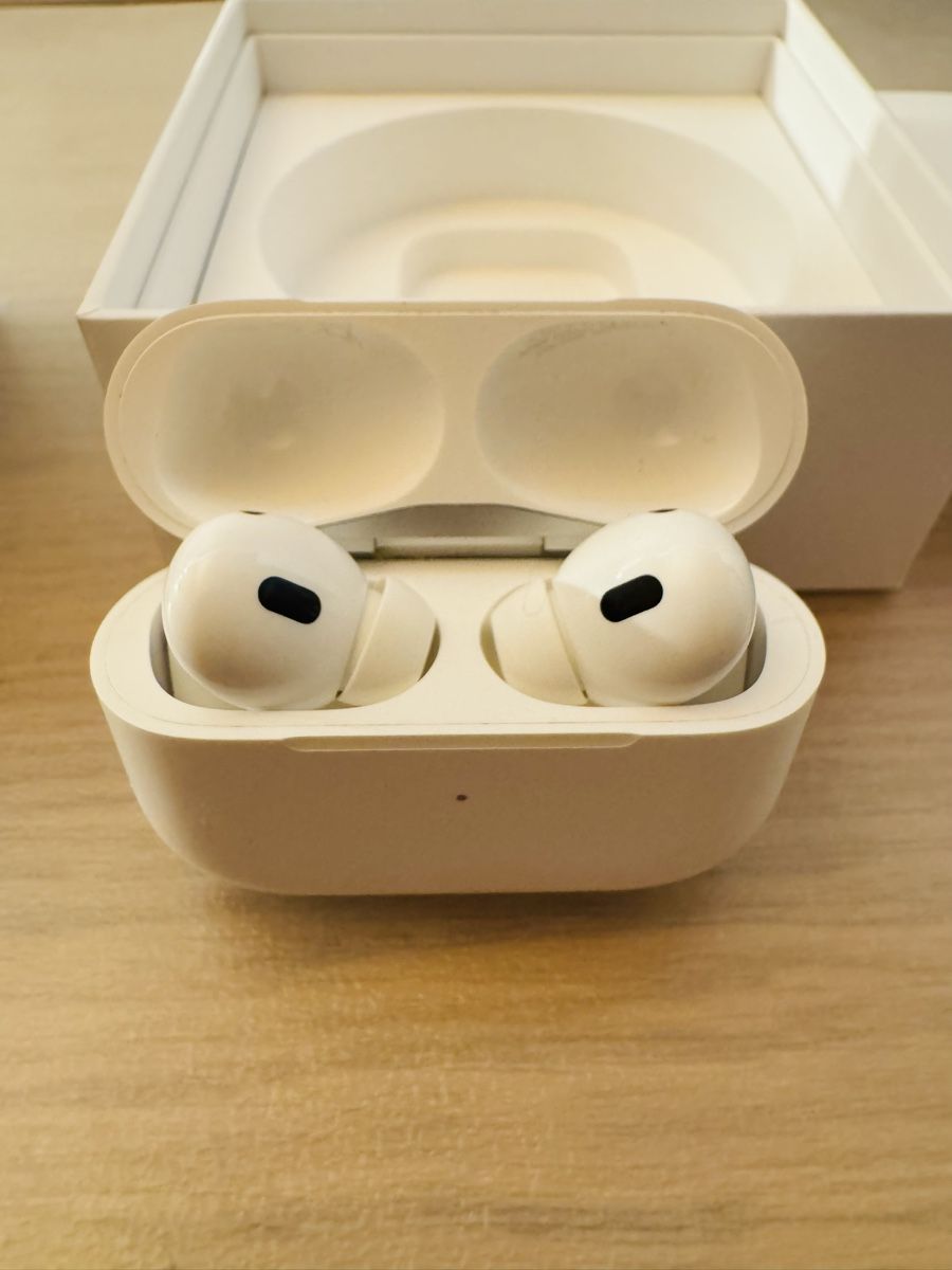 Apple Cuffie: Apple AirPods Pro 2. Generation mit Case  – Usato da Winterthur venduto da salebook 5