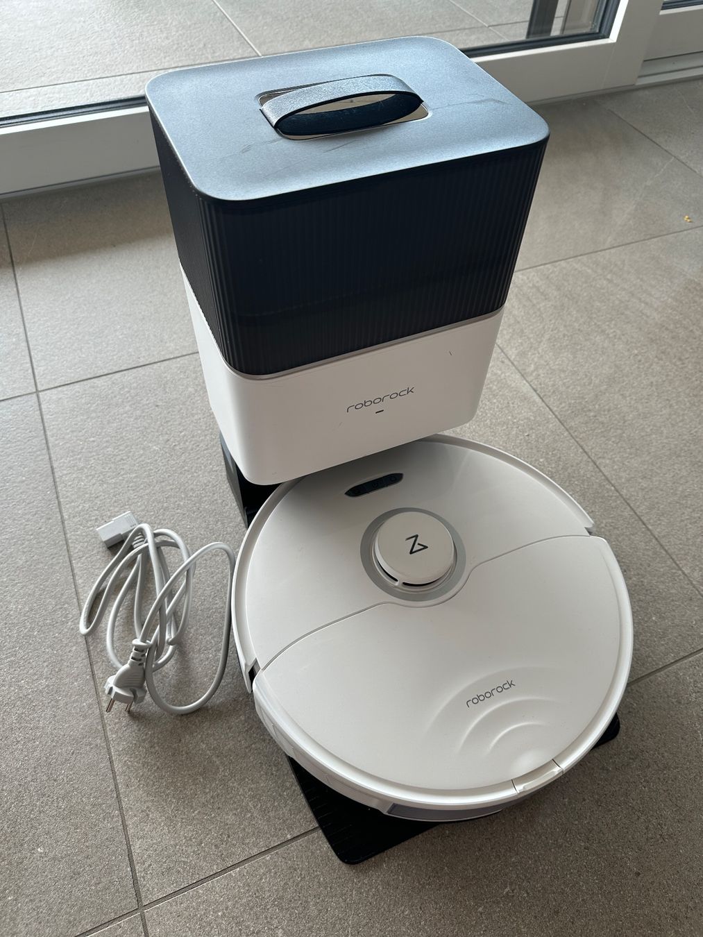 Roborock Aspirapolveri & Accessori: Roborock S8+ Staubsaugerroboter mit Wischfunktion & Station – Usato da Baar venduto da renbee