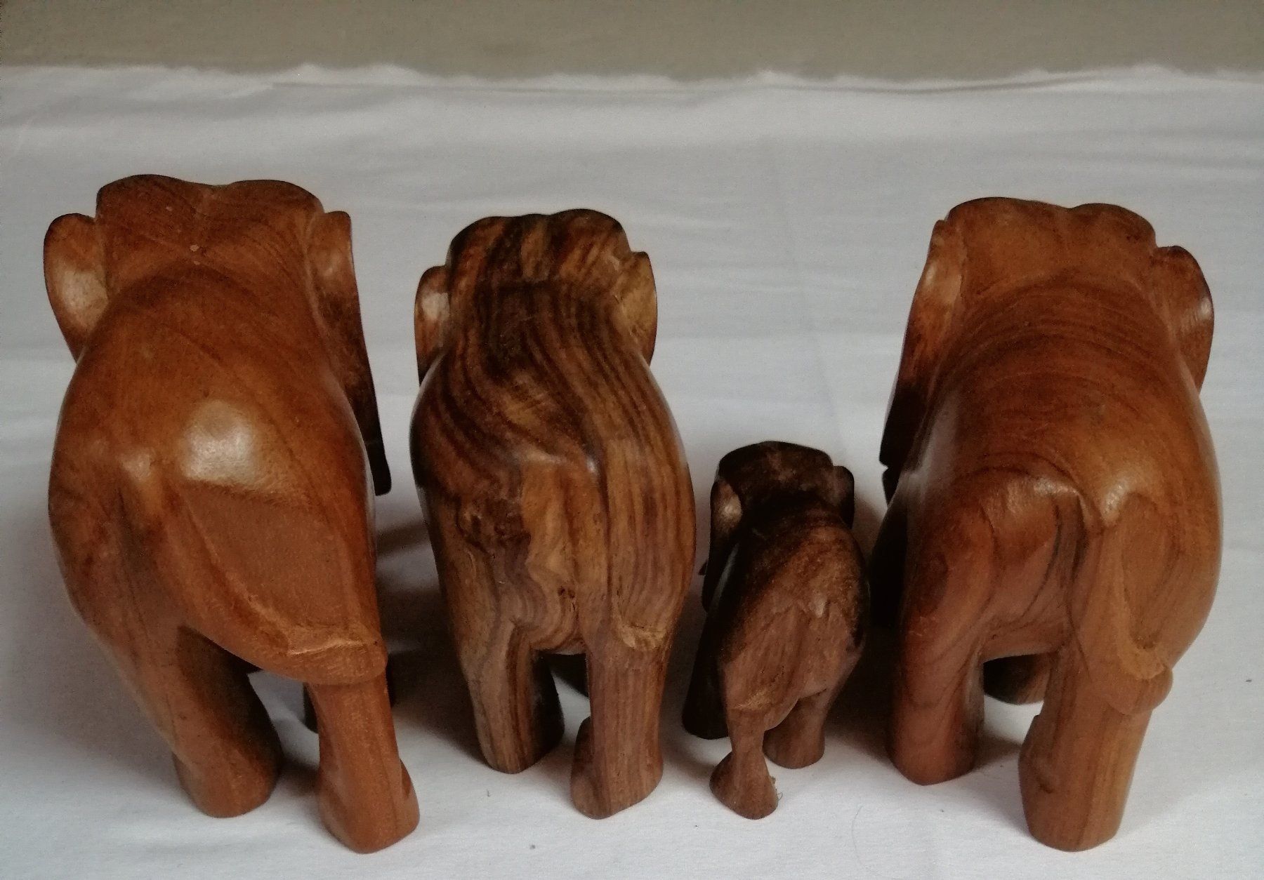 Sculture & Statue: Holz Elefanten 4 Stück - einfache Holzschnitzerei – Usato da Oberriet SG venduto da Atir47 2