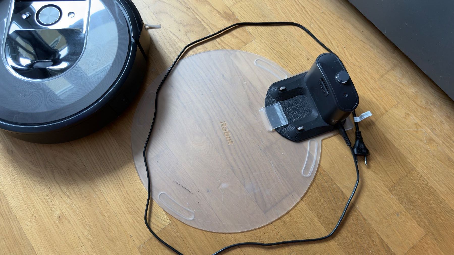 Irobot Aspirapolveri & Accessori: iRobot Roomba i8 Saugroboter inkl. Ladestation – Usato da Zürich venduto da Betrada 1