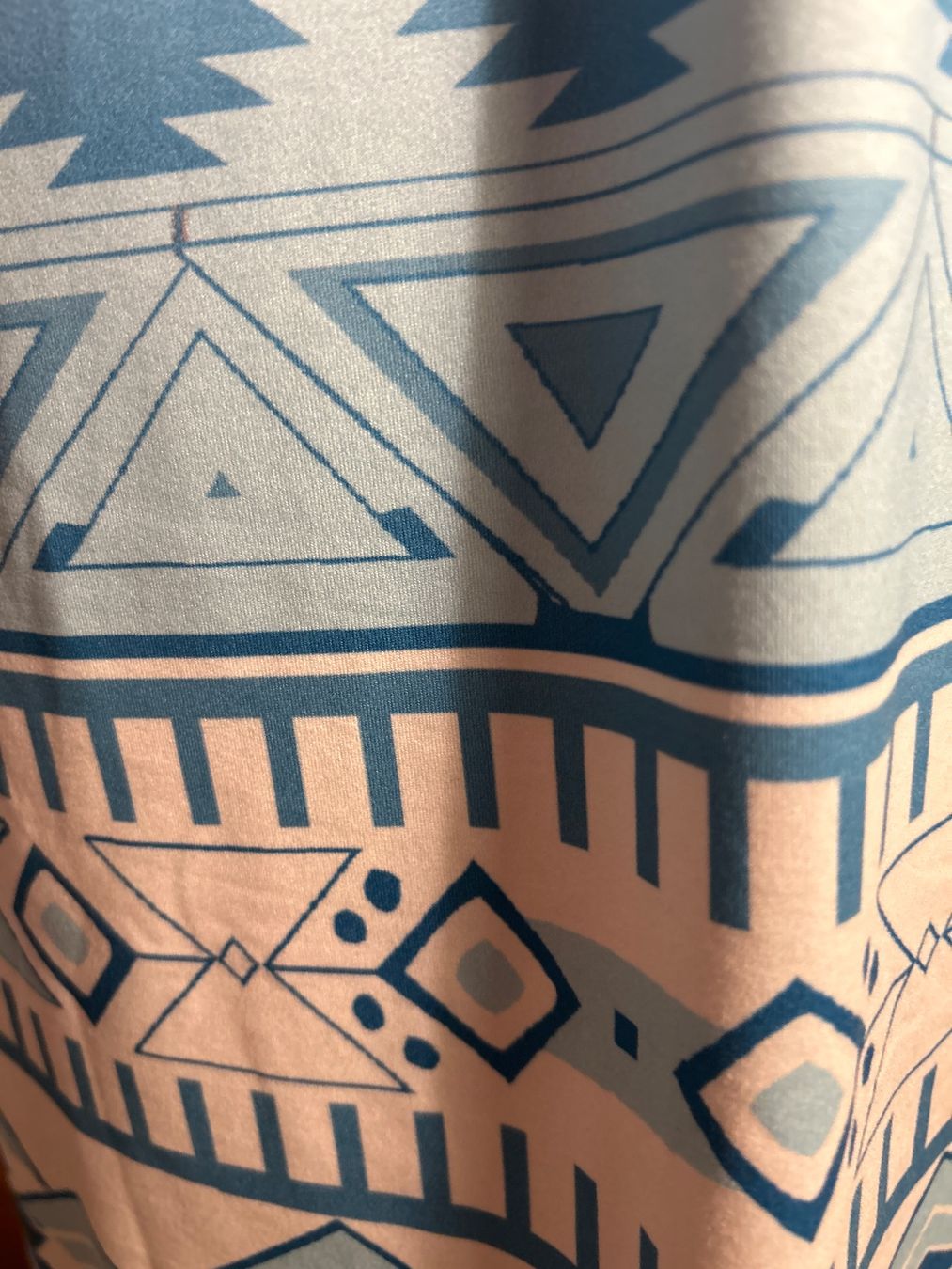 Vestiti: Hellblaues Kleid mit Muster, Grösse L, Top Zustand! – Nuovo (secondo la descrizione) da Bettlach venduto da Aresdiego 3