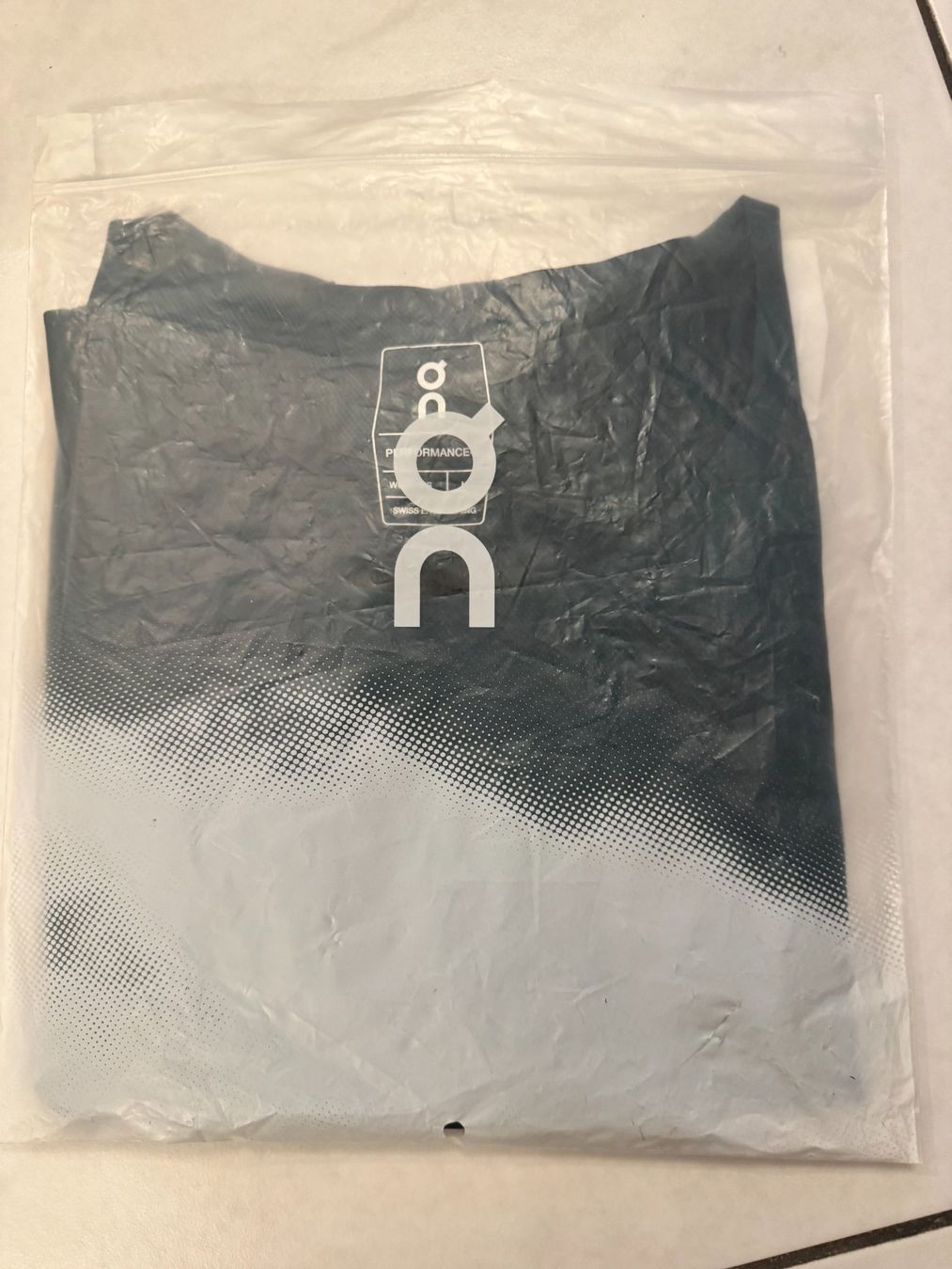 On T-shirt: NEU: ON RUNNING Performance-T - Evergreen/black - Gr. L – Nuovo e nell'imballaggio originale da Maienfeld venduto da Fashion_2009