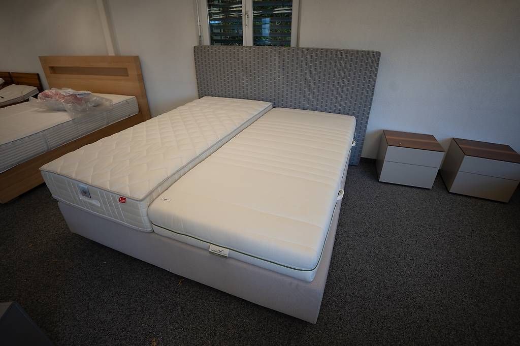 Betten: Doppelbett mit gemustertem Kopfteil mit oder ohne Matratzen – Neu und originalverpackt aus Ittigen von jos_fsm8 3