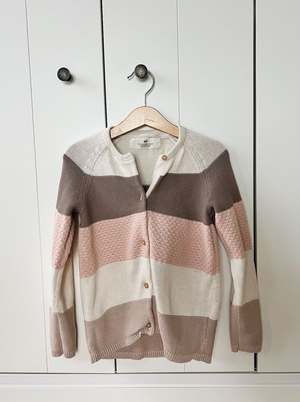 H&M Pullover & Sweatshirts: H&M 110 - 116 Pullover Strickjacke beige rosa – Gebraucht aus Burgdorf von rulan 1