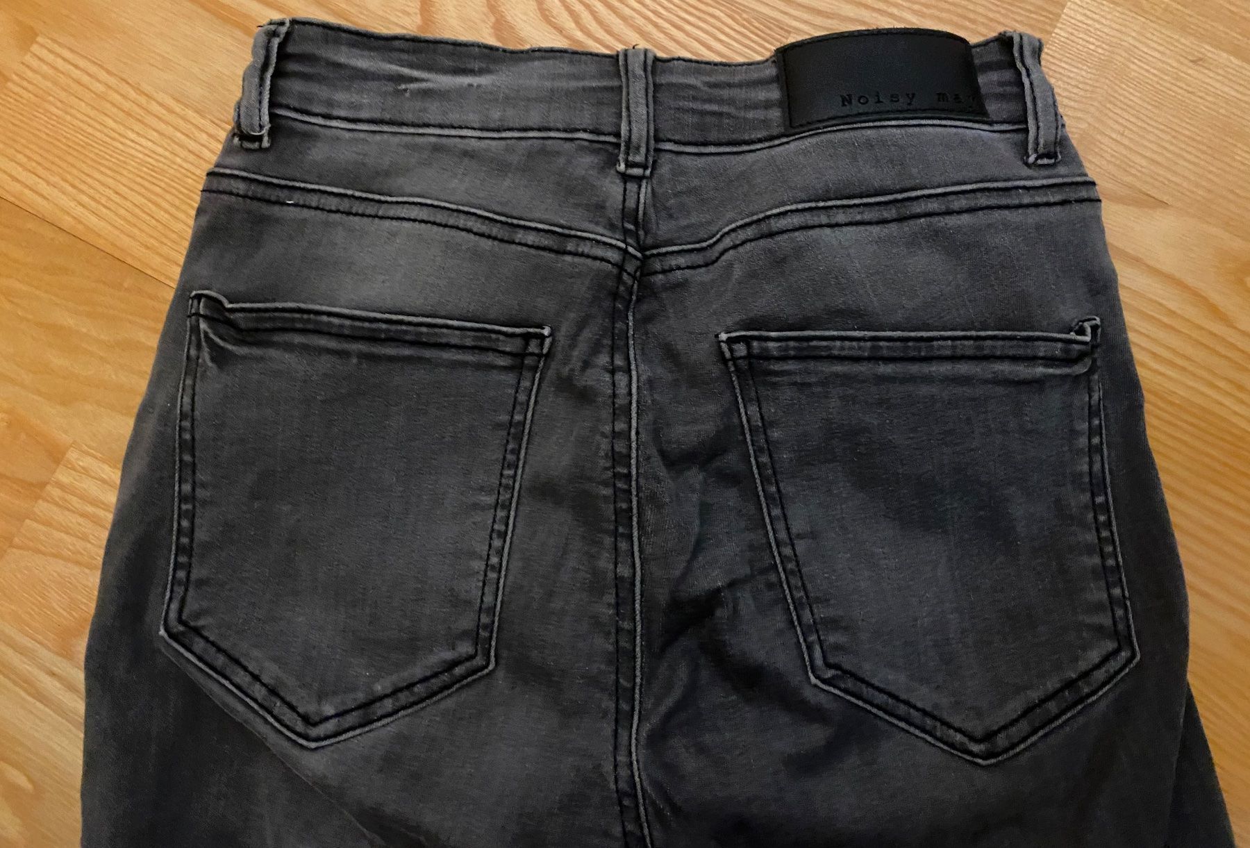 Pantaloni: Jeans grau – Usato da Möhlin venduto da eny_lsk7 1