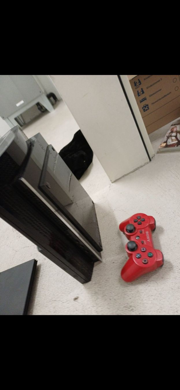 Sony Konsolen: Erste PS3 Version Fat + Rote Kontroller – Neu (gemäss Beschreibung) aus Davos Platz von LeonKennedy7 1