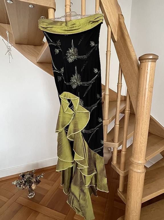 Vestiti: Schickes, schwarzes Abendkleid mit Olive-Akzente – Usato da Port venduto da Ca.